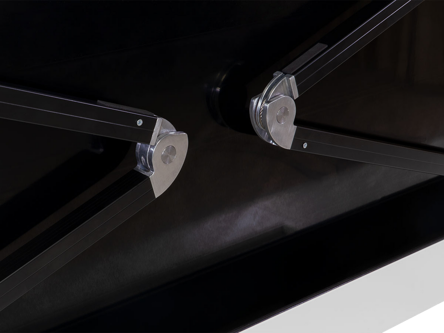 Schermo di proiezione elettrico floor-up Kestrel Tab-Tension CLR