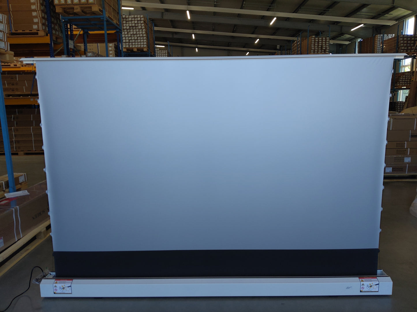Usato - Come nuovo// KESTREL TAB-TENSION FLOOR-UP Con schermi Cinegrey 4D / CineGrey 4D (ALR) / Bianco / 102" ( 16:9 / 226x127 cm) // B-FTE102XH2-C4D--24AH02731/ Condizioni Manca la scatola originale.