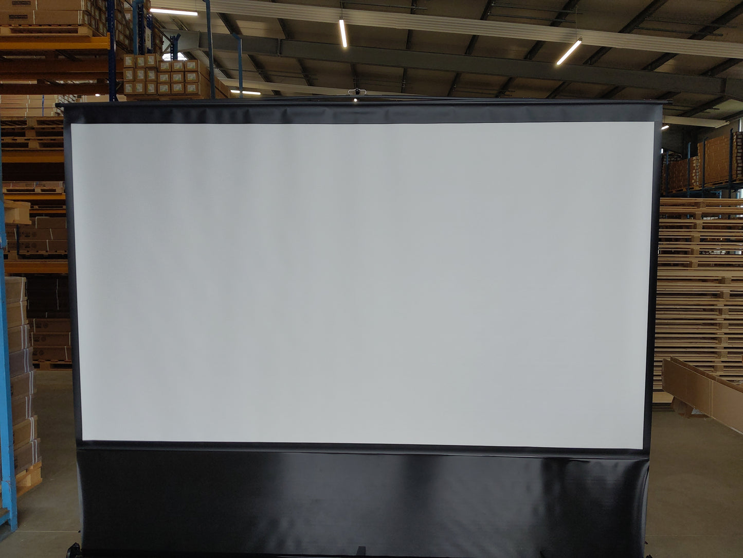 Usato - Come nuovo // EZ CINEMA MaxWhite / 16:9 / 135" (299x168 cm) //  Codice articolo: B-F135NWH - 249H04215