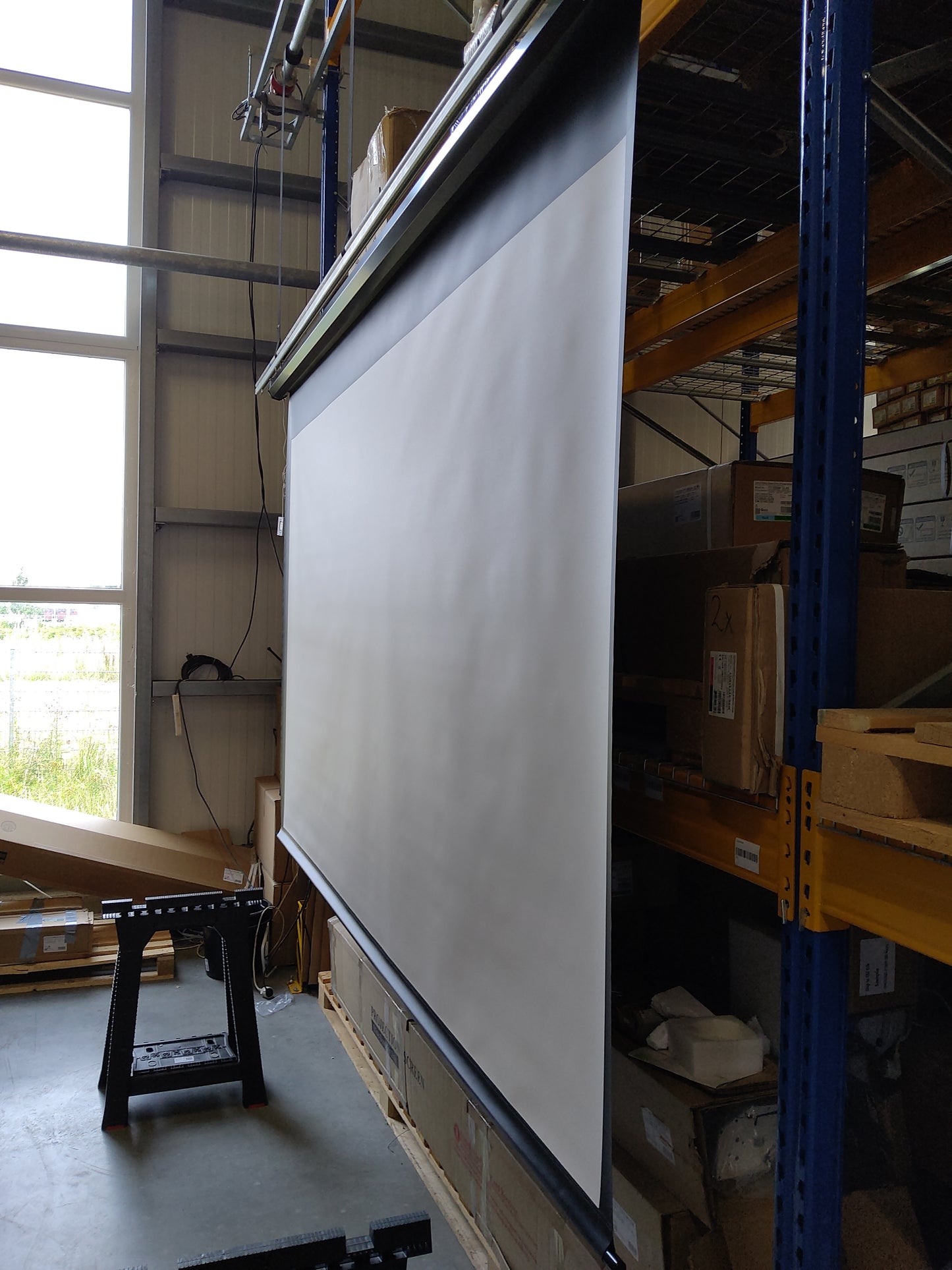 Usato - Ottimo stato // VMAX - Nero / 16:9 / 135" (299x168 / Top-Drop 20 cm)  // B-VMAX135UWH2-243H00563