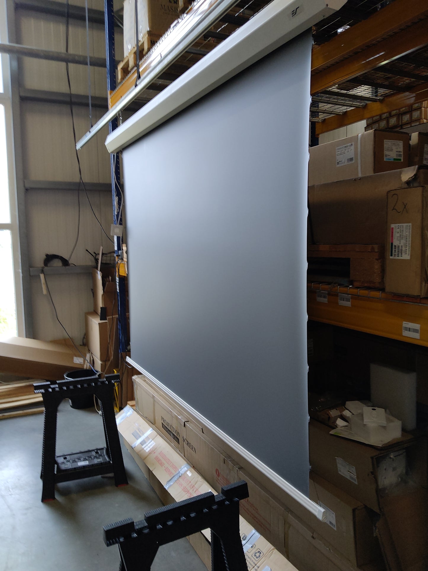 Usato -  Come nuovo // DAYWALKER DW3 TAB TENSION - CineGrey 4D (ALR) / 16:9 / 92" (203x115 / Top-Drop 30 cm)// B-DWN92XHTD3-E12-24CH00656